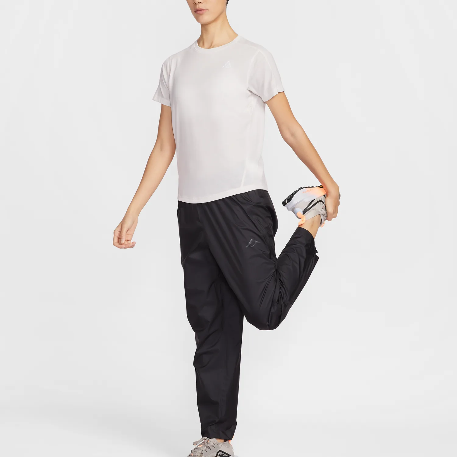 Футболка для бега ACG DRI FIT женская Nike, Phantom Gray White/Peak White — фото 4