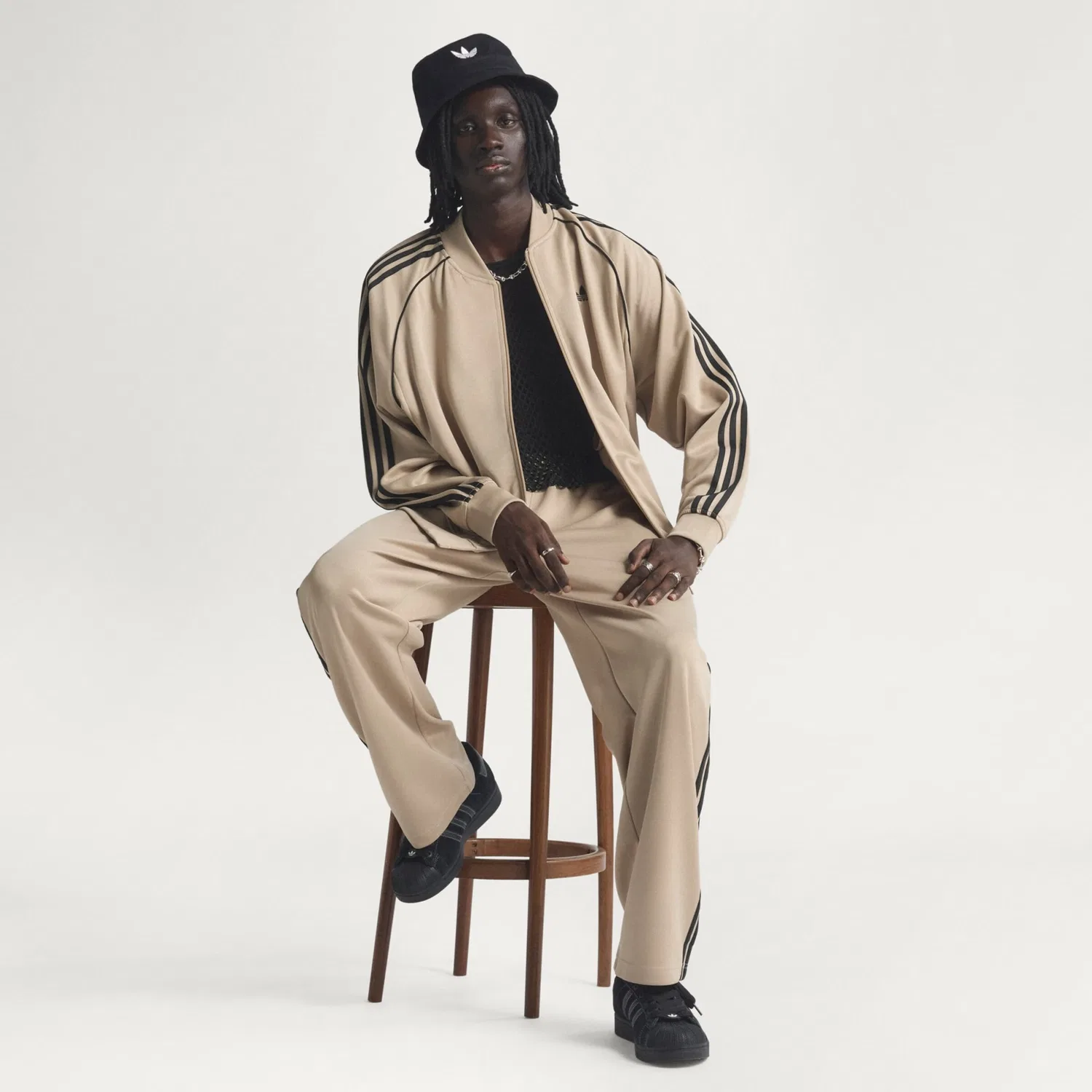 Толстовка на молнии Adidas Originals бежевого цвета — фото 4