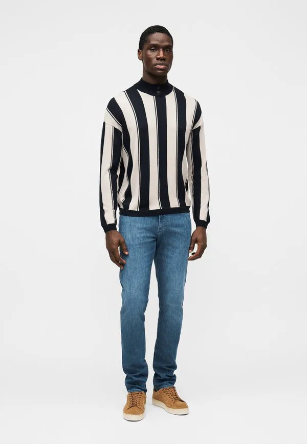Брюки с карманами, узкие джинсы Emporio Armani, Light Blue Denim — фото 2