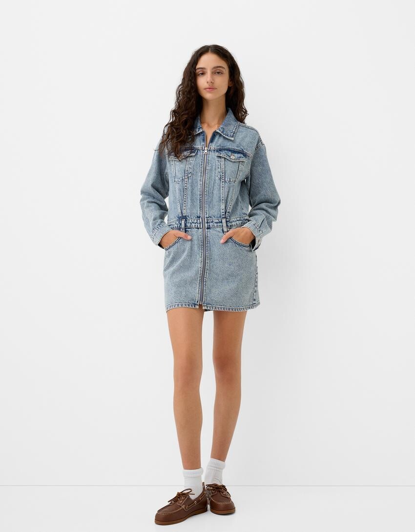 

Джинсовое мини-платье с молнией Bershka, голубой