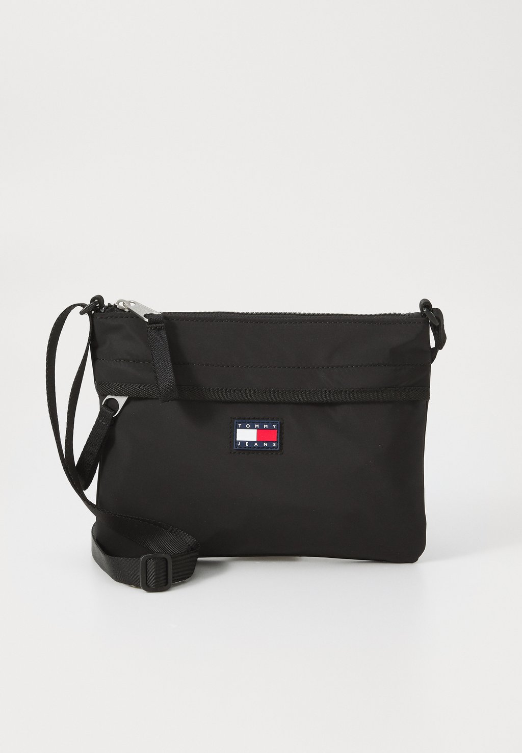 

Сумка через плечо URBAN SACOCHE Tommy Jeans, черный