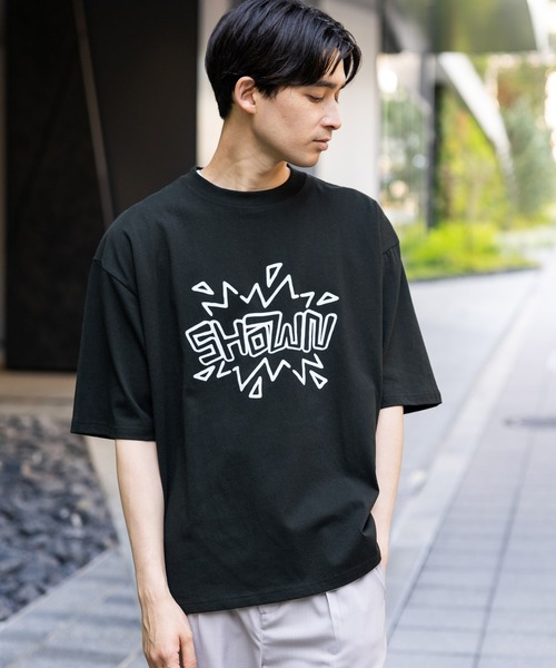 

Футболка с граффити LAKOLE, черный