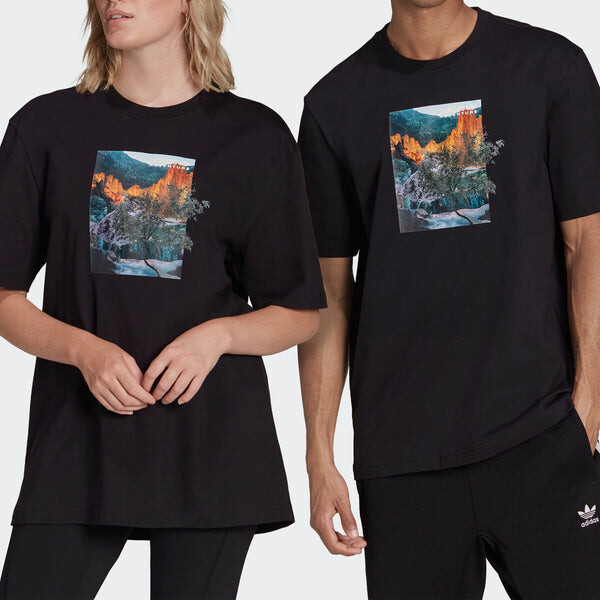 Футболка с графическим принтом «Приключения» Adidas, черный — фото 2
