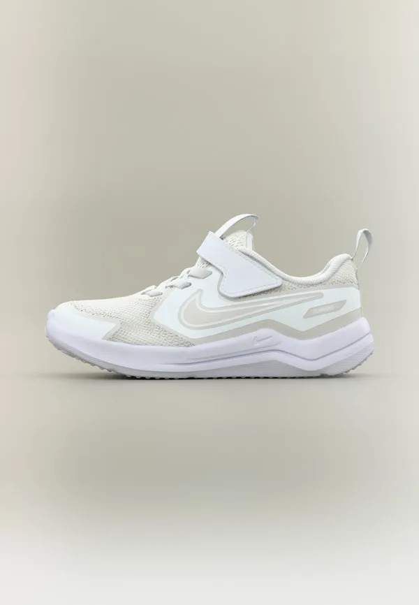 Кроссовки для бега по шоссе cosmic runner, белые/платинового цвета Nike Performance, White/Platinum-Coloured Tint