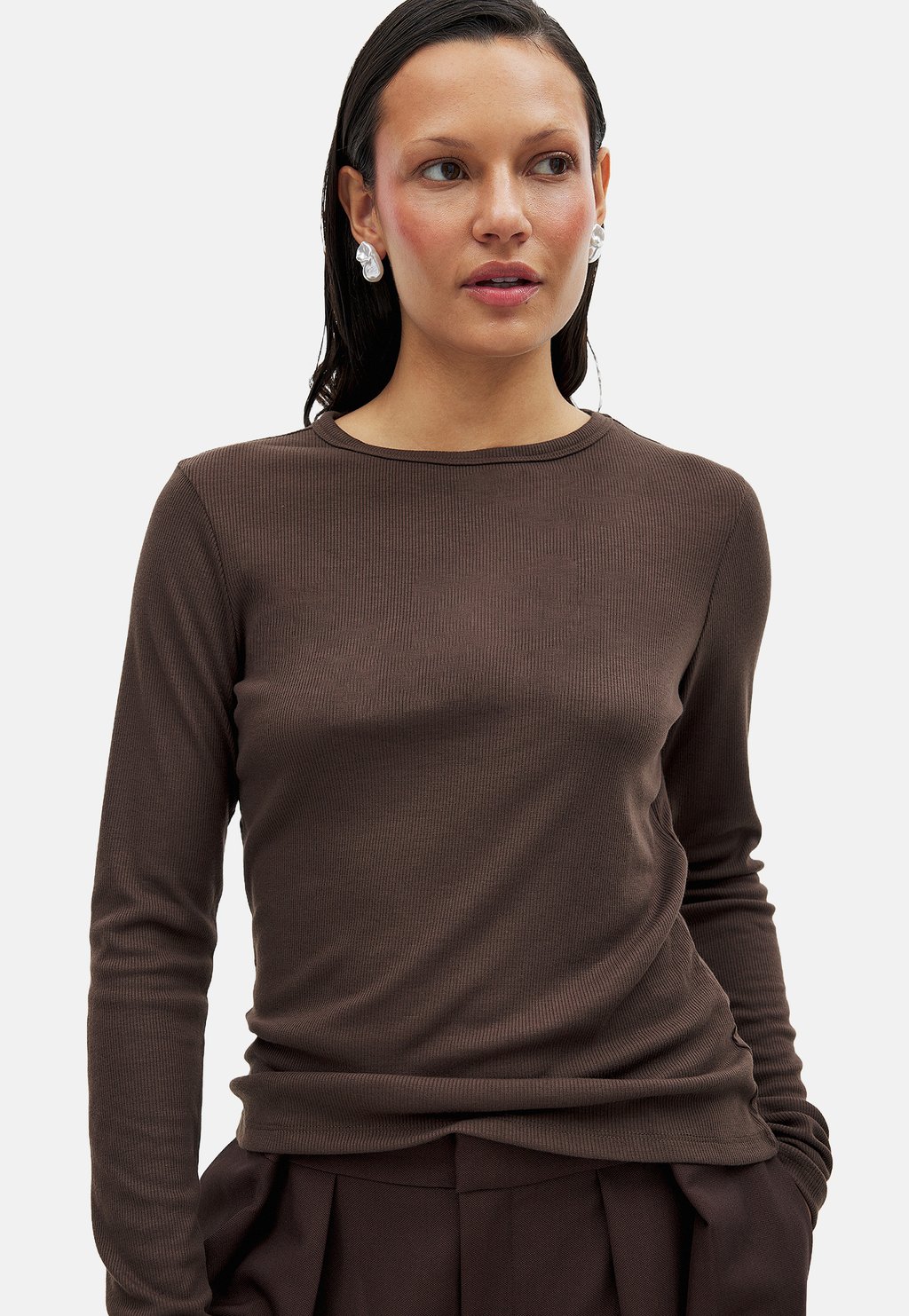 

Топ с длинными рукавами ROUND NECK LONG SLEEVE NA-KD, коричневый
