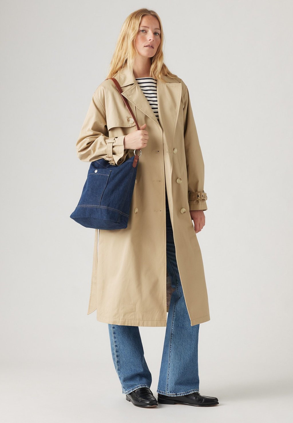 

Сумка через плечо WOMENS HERITAGE BUCKET BAG Levi's, темно-синий