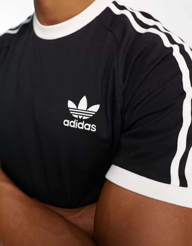 Черная футболка Adidas Originals с полосками — фото 3