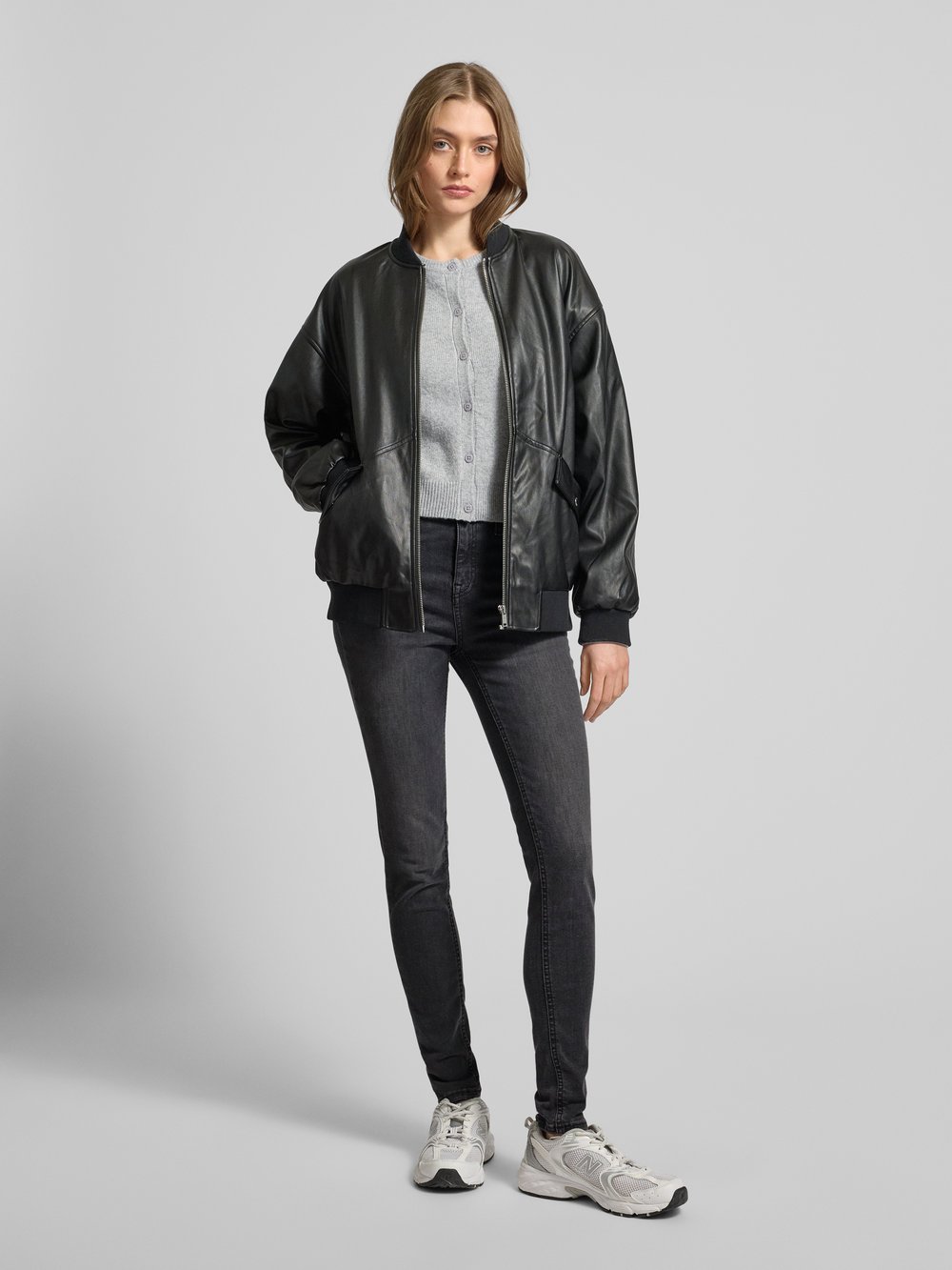 

Джинсы облегающего кроя с этикеткой, модель «NORA» Tommy Jeans, черный