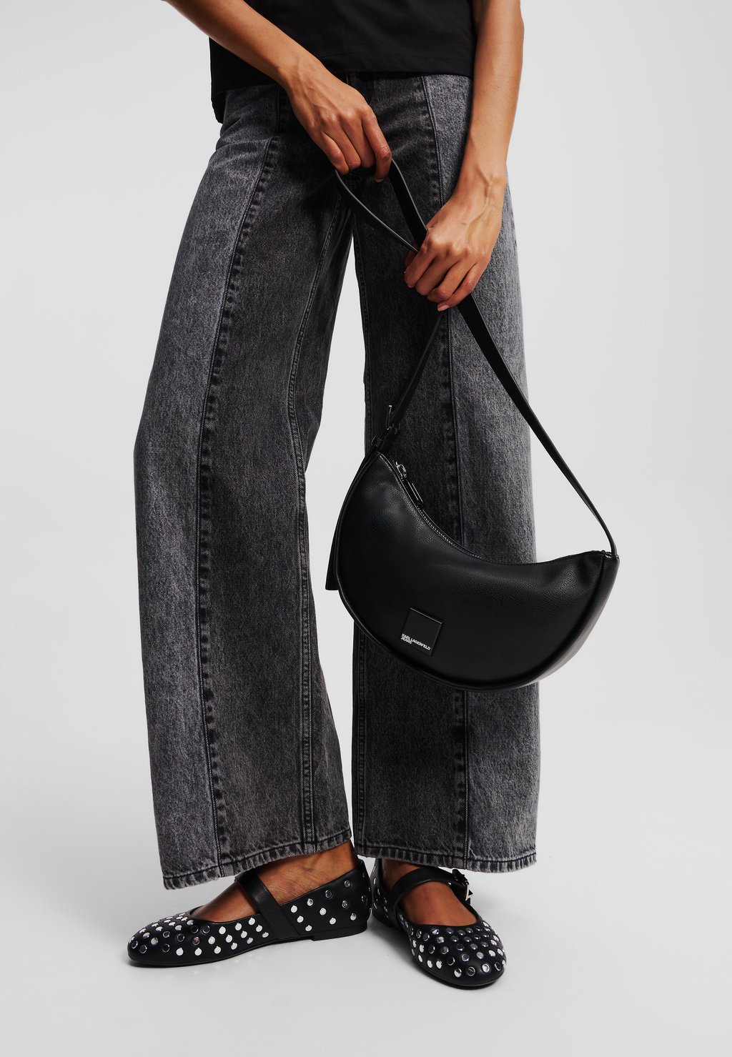 

Сумка через плечо BOX LOGO SOFT HALFMOON BAG - Across body bag Karl Lagerfeld Jeans, черный