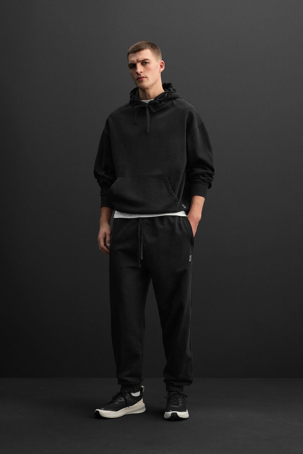 

Толстовка с капюшоном ZARA, черный