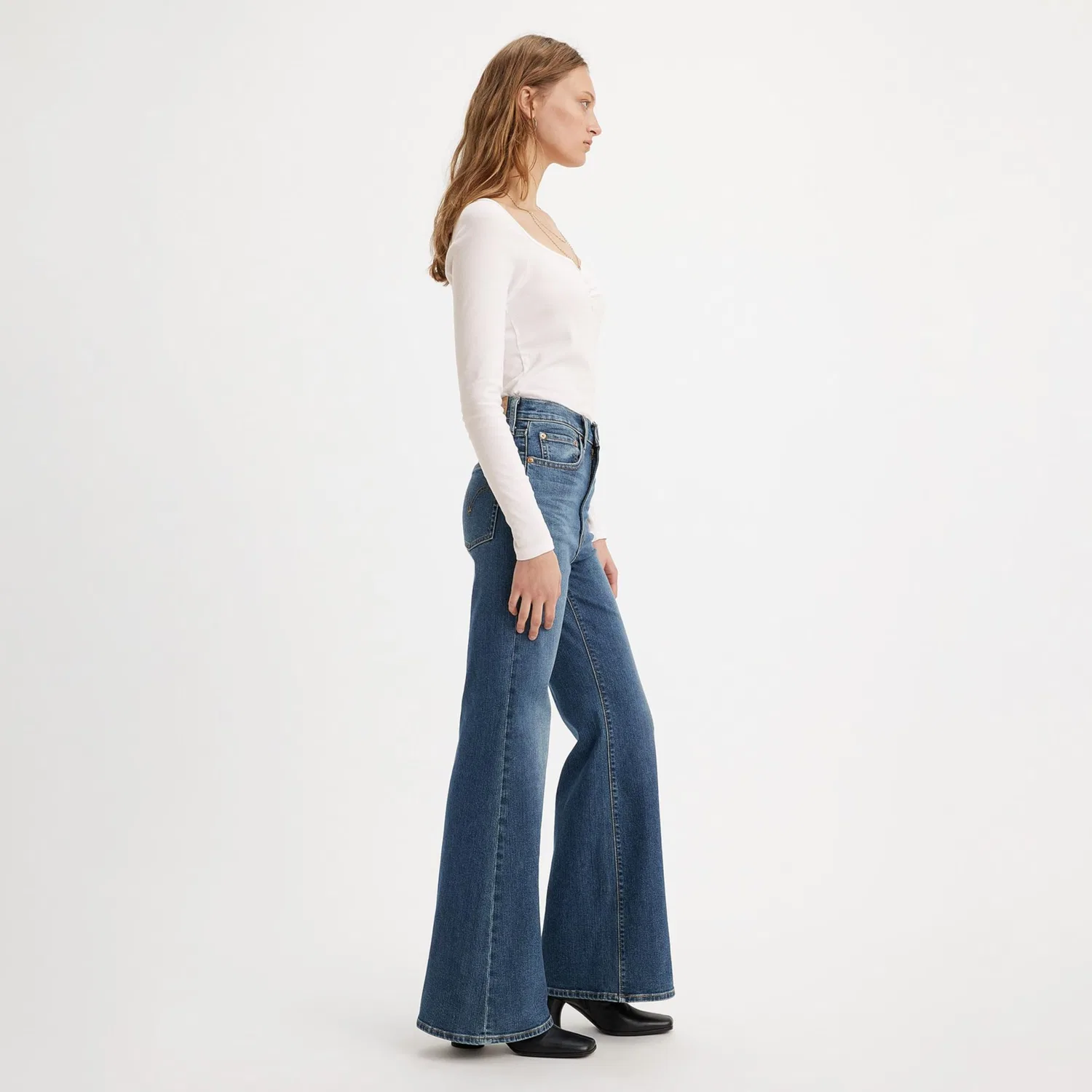 Женские джинсы с расклешенным кроем Ribcage Bells Levi's, A New York Moment — фото 3