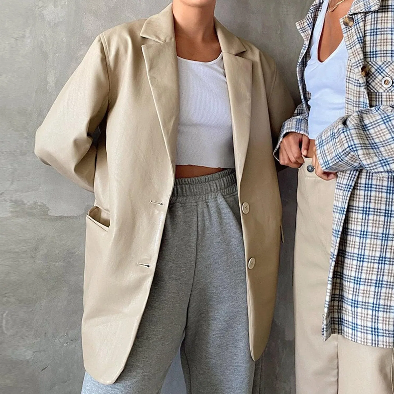 Женская куртка из искусственной кожи с принтом Motorcycle Trench Coat, beige — фото 2