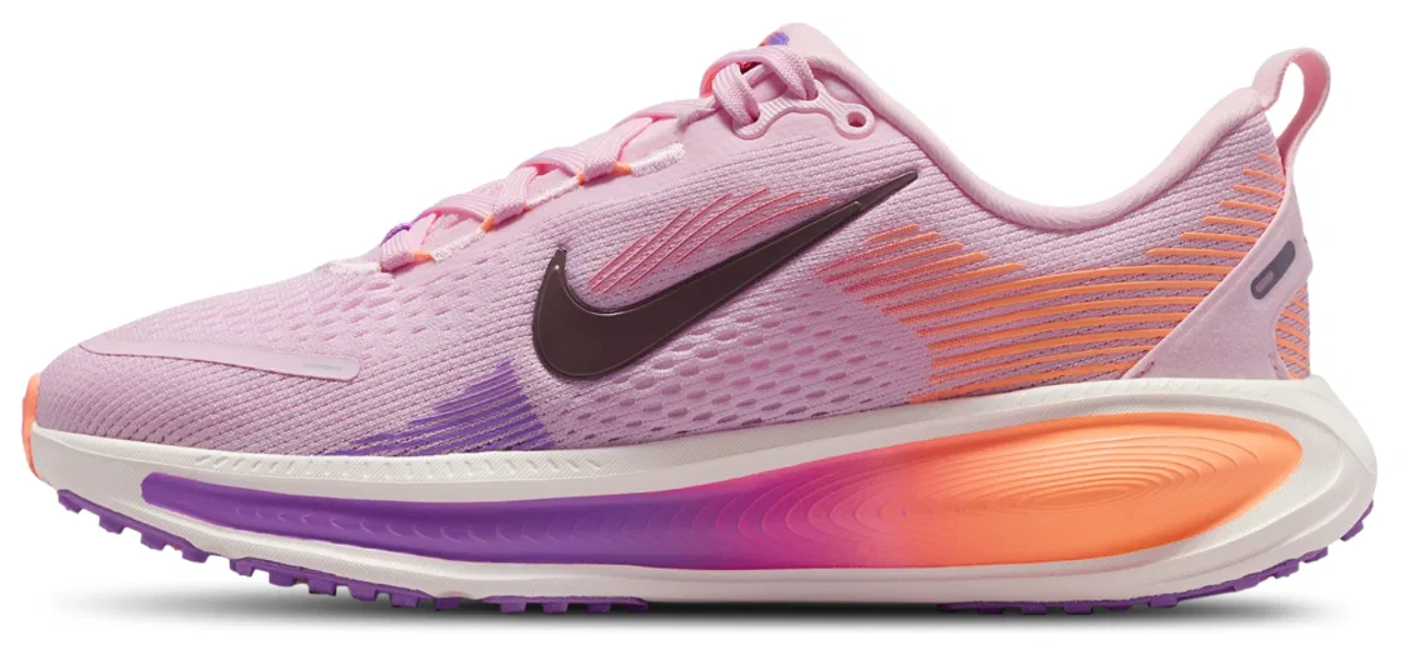 Кроссовки для мальчиков Vomero 18 Nike, цвет Sail/Bright Violet/Orange Pulse — фото 2