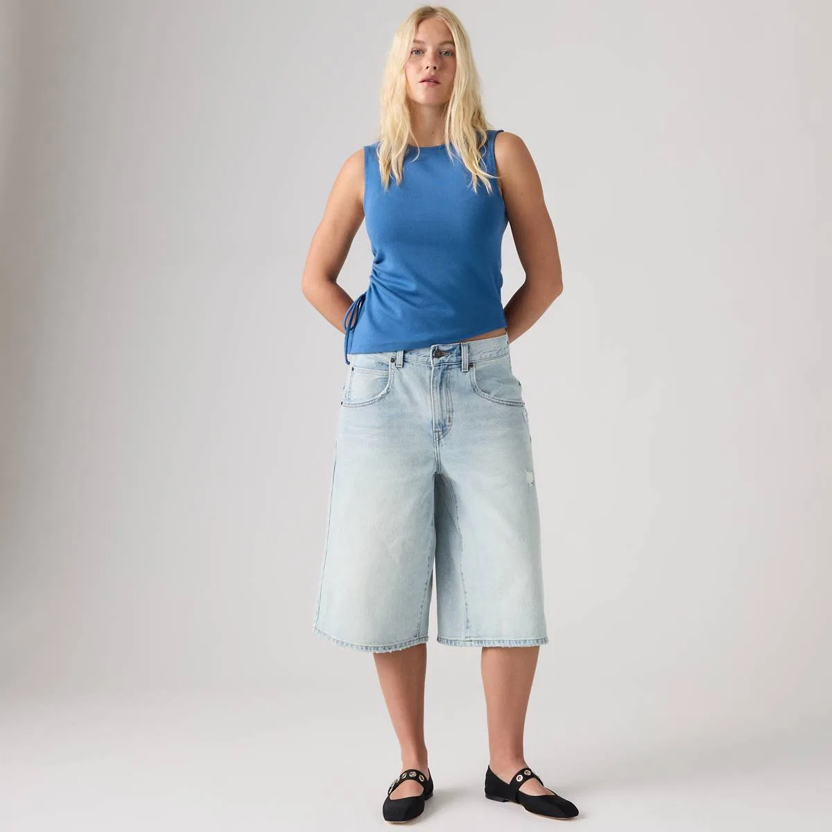 Очень свободные женские шорты Levi's, South City - Medium Wash