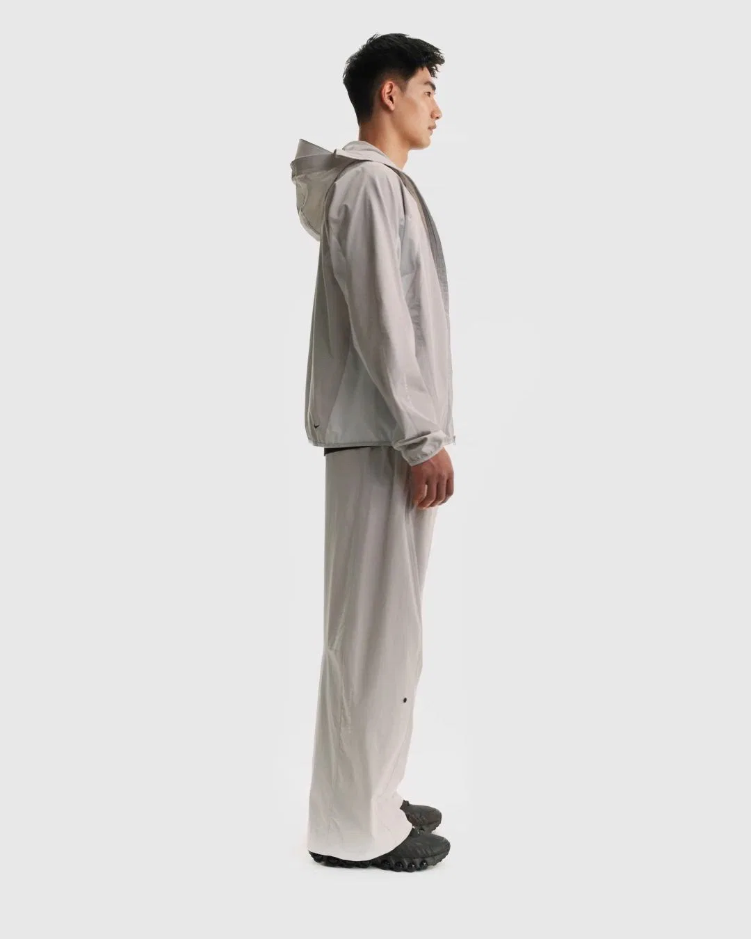 Мужская куртка-ветровка Dri-FIT с длинным рукавомNike Tech Helios, Grey Fog — фото 2