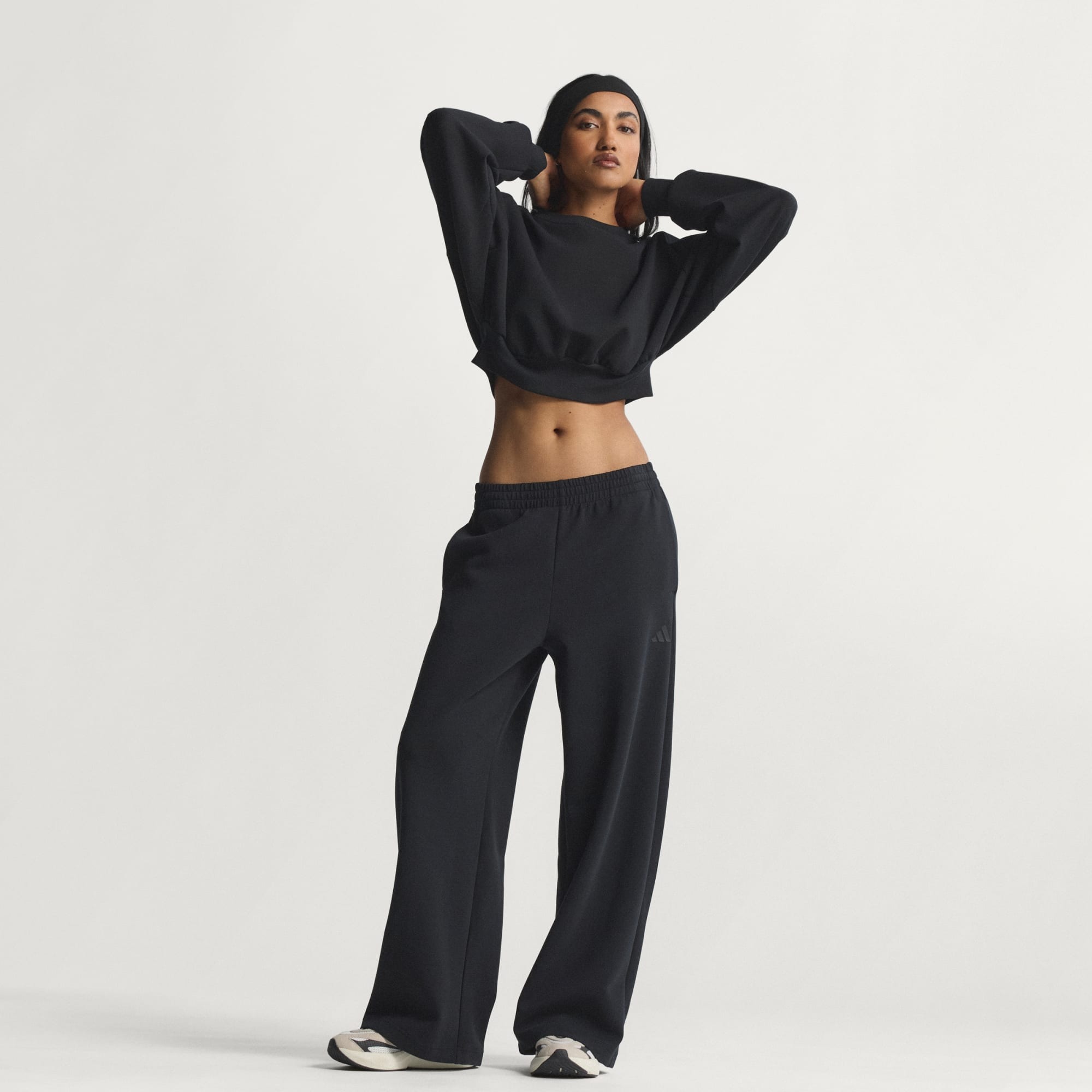 Спортивные брюки Adidas Soft Lux Straight Leg, черный — фото 2