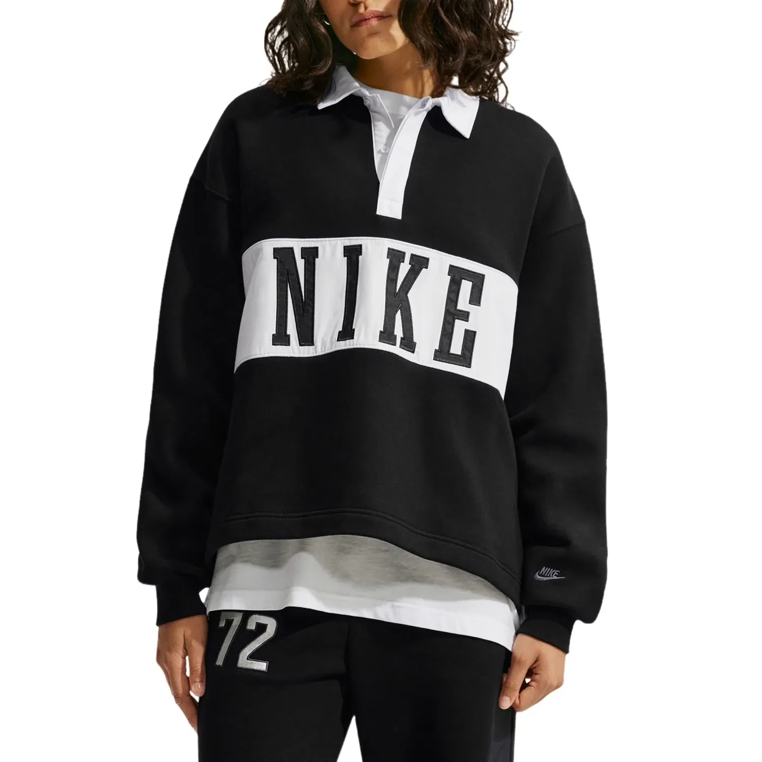 Женская футболка Studio Fleece Medium Weight Oversized Rugby Sweatshirt 'Total Black Sail' Nike, Total Black/Sail — фото 3