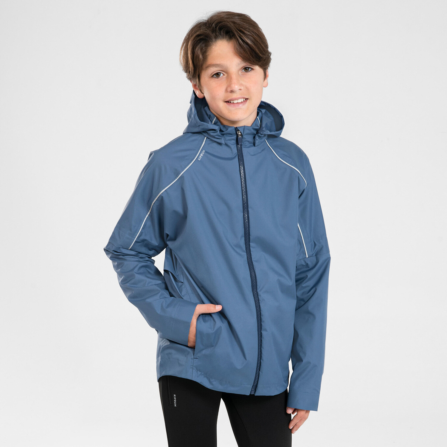 

Беговая куртка дождевик Kiprun Rain kids джинсовая, стальной синий