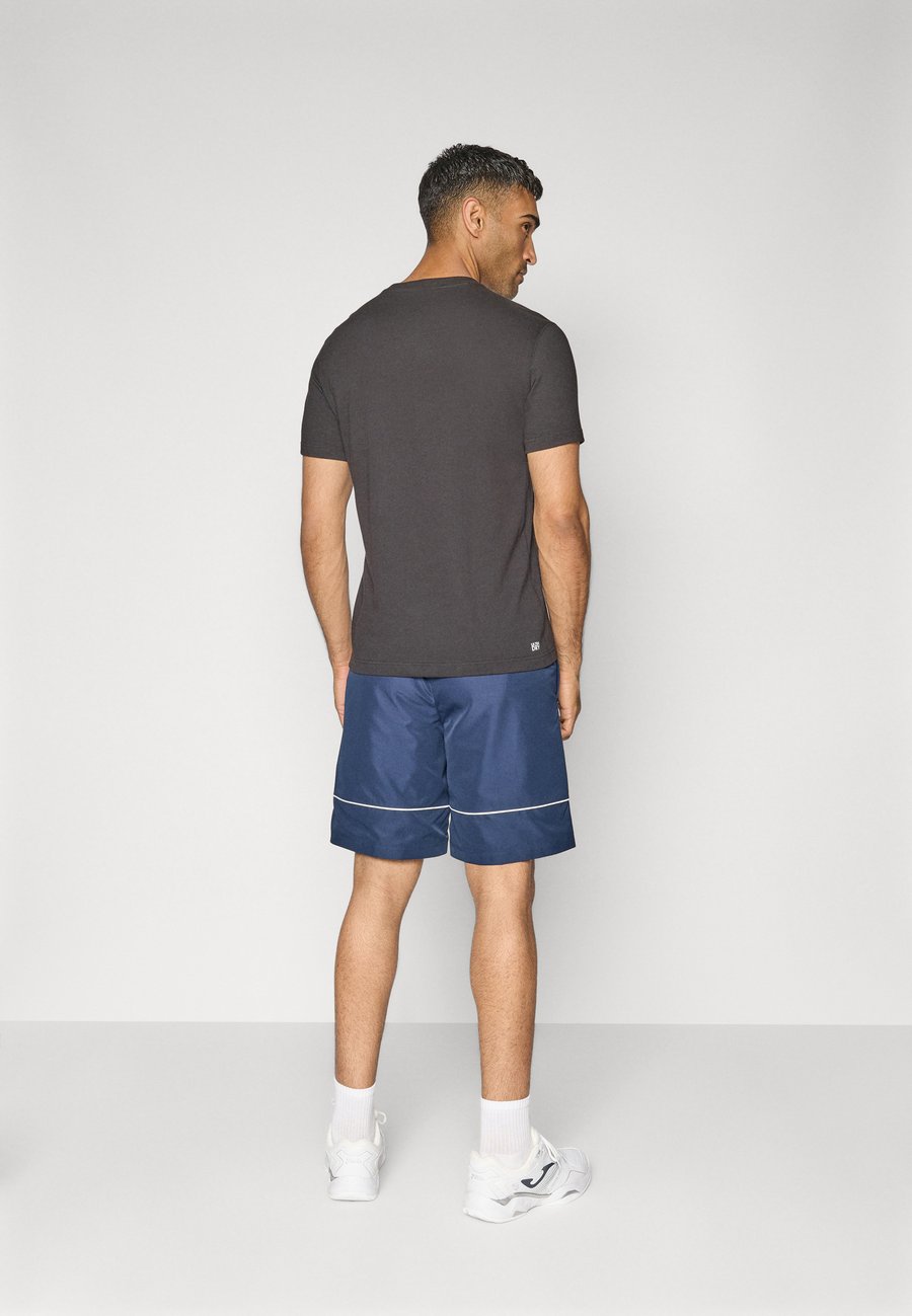 Спортивные шорты Lacoste Sport Sports shorts, Navy Blue/Flour/Dark Blue — фото 3