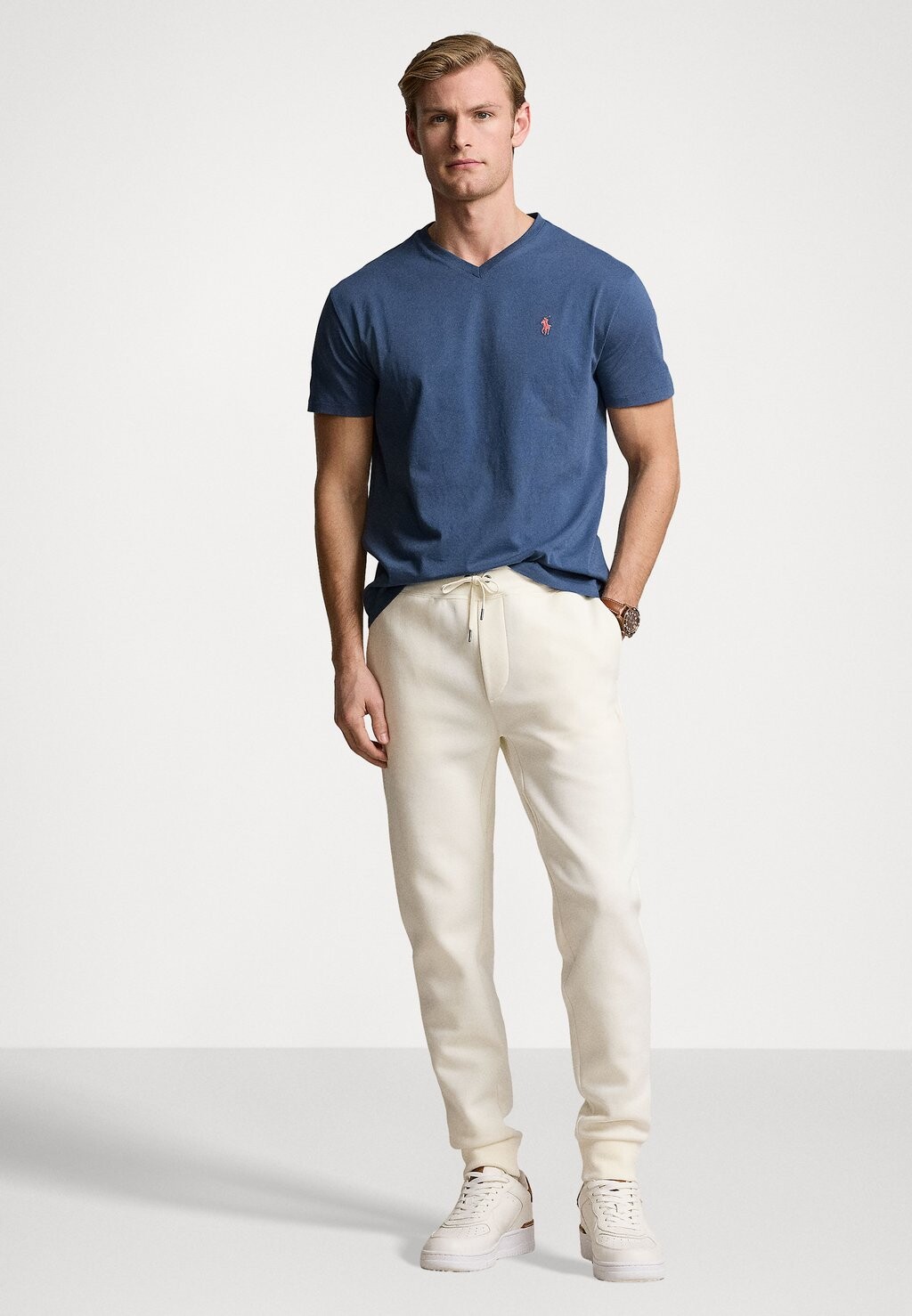 

Базовая футболка CLASSIC FIT JERSEY V-NECK T-SHIRT Ralph Lauren, темно-синий