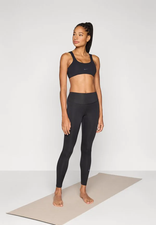 Спортивный бюстгальтер zenvy с легкой поддержкой Nike Performance, Black/Cool Grey — фото 2