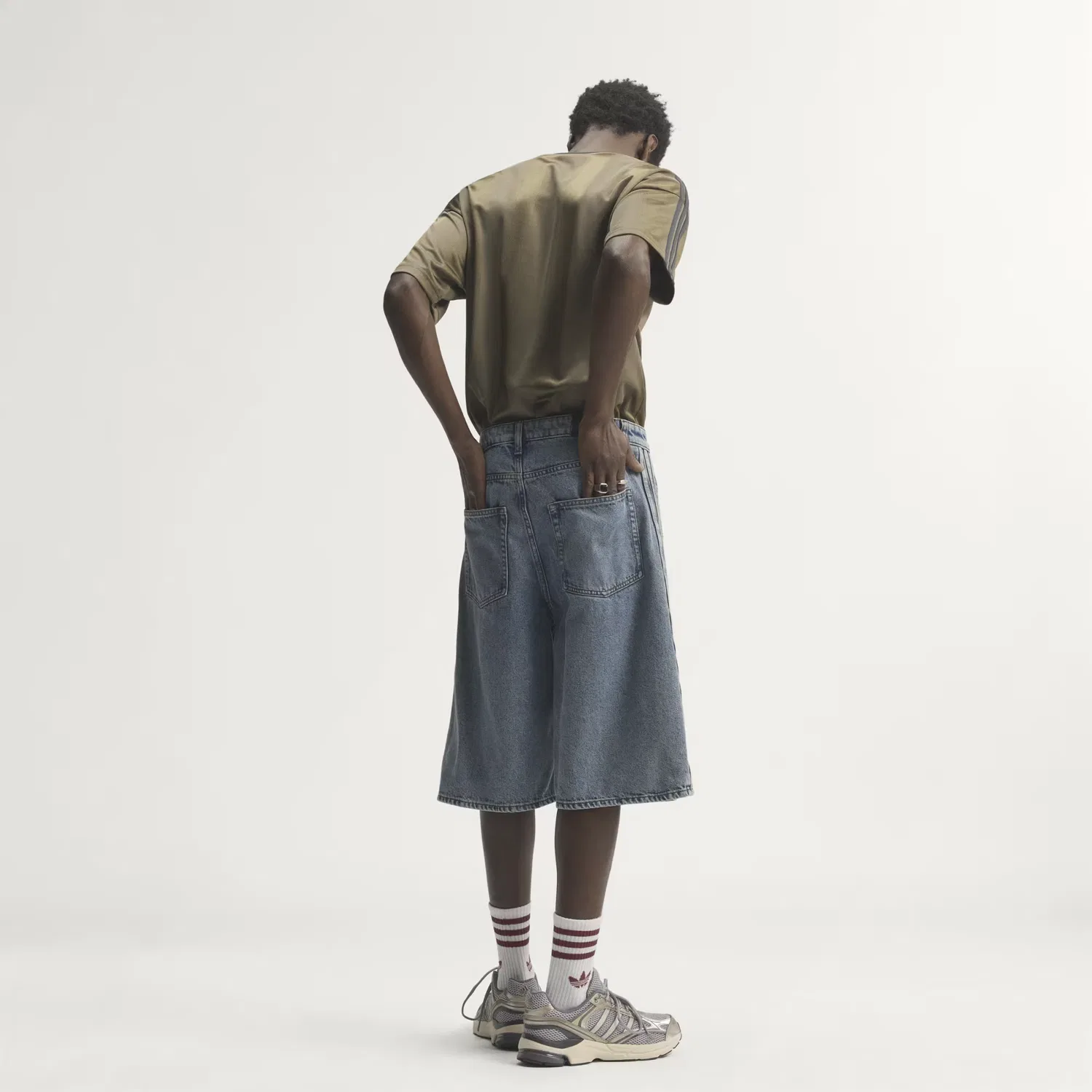 Мужские джинсовые шорты средней посадки Firebird Adicolor Denim Jorts Mid-rise Straight Leg Adidas Originals, потертый синий деним — фото 2