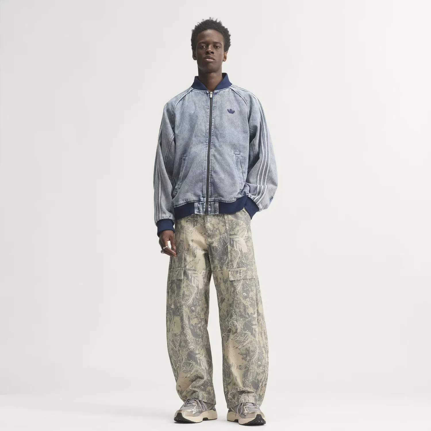 Мужская джинсовая куртка-олимпийка SST Track Top Adidas Originals, светлый деним — фото 2