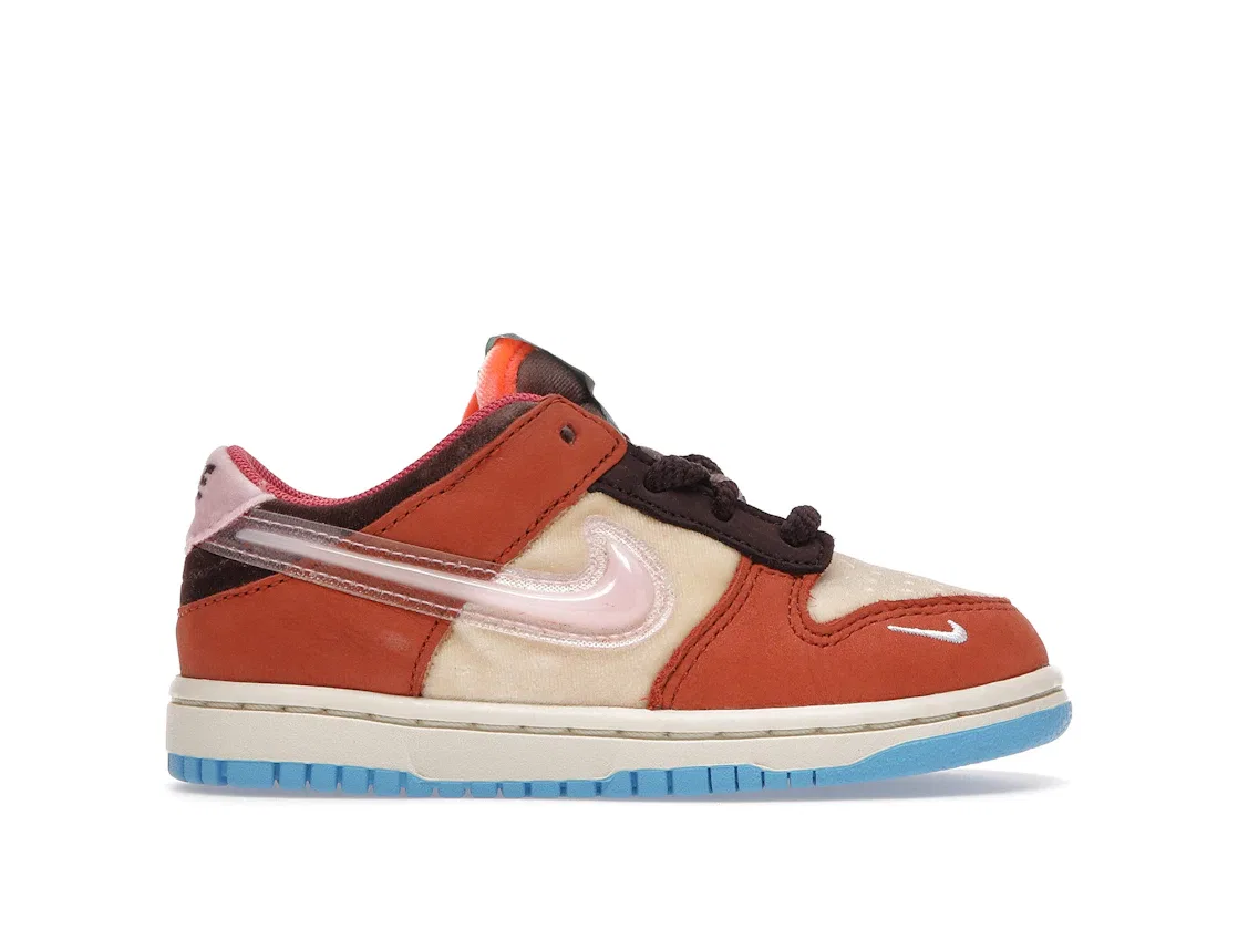 Детские кроссовки Lifestyle с принтом Nike Dunk Low Social Status Free Lunch Chocolate Milk Nike, Canvas/Mid Soft Pink-Burnt Brown
