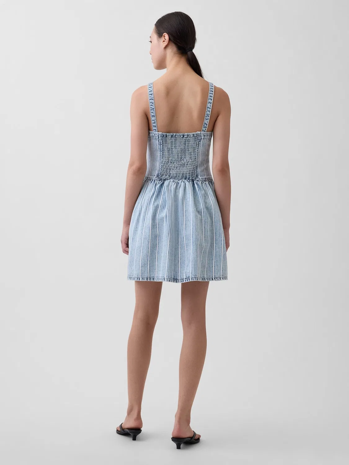 Платье джинсовое мини Gap UltraSoft Stripe Drop Waist, Light Wash — фото 2