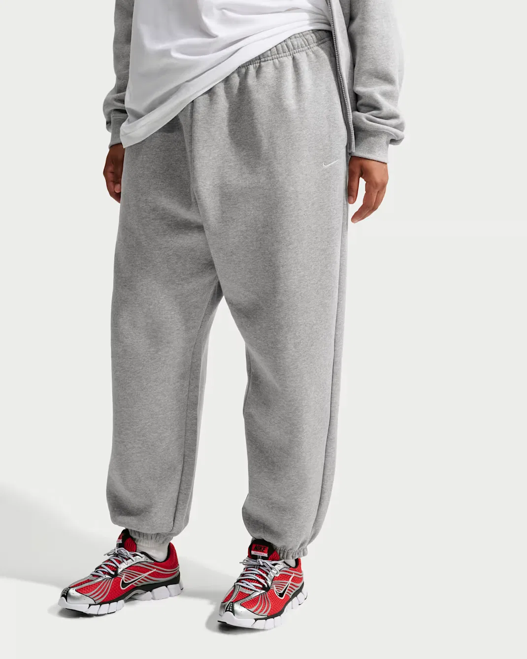Женские брюки оверсайз с высокой посадкой и манжетами Nike Studio Fleece Medium Weight, Dark Grey Heather/Sail — фото 2