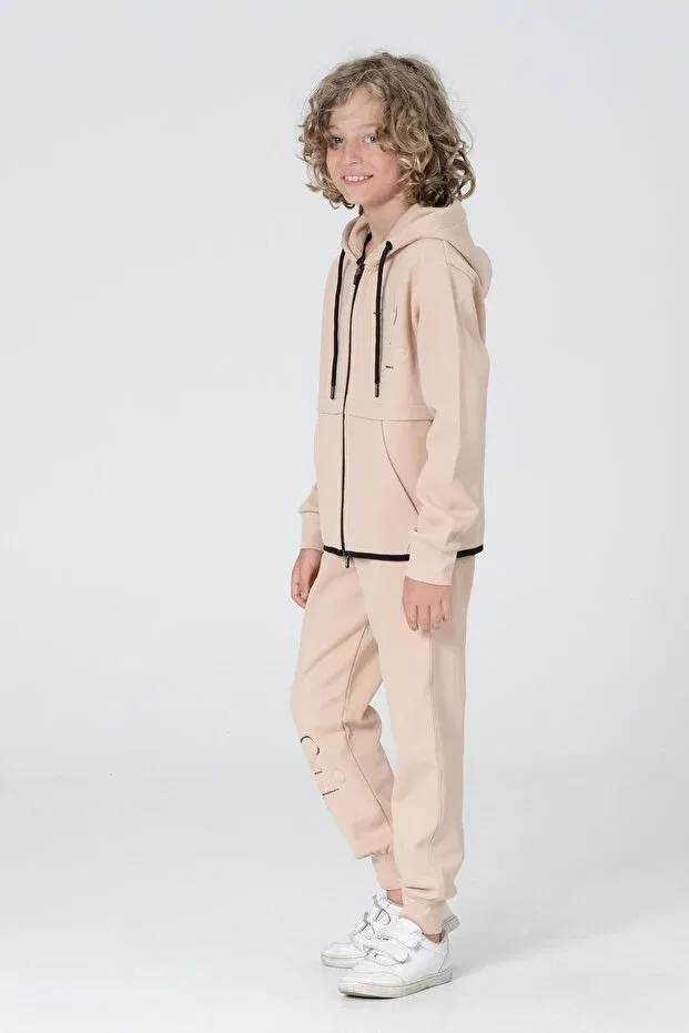 Детский комплект спортивного костюма для мальчиков с принтом Pique Fabric Zippered Hooded Print Detailed Double Pocket Tracksuit Set Black One, Beige — фото 2
