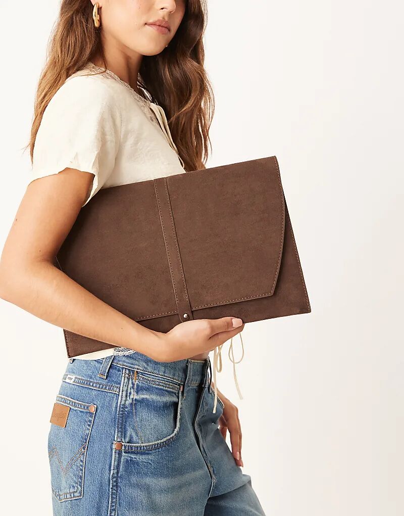 

Чехол для ноутбука Gina Tricot из искусственной замши коричневого цвета с отворотом