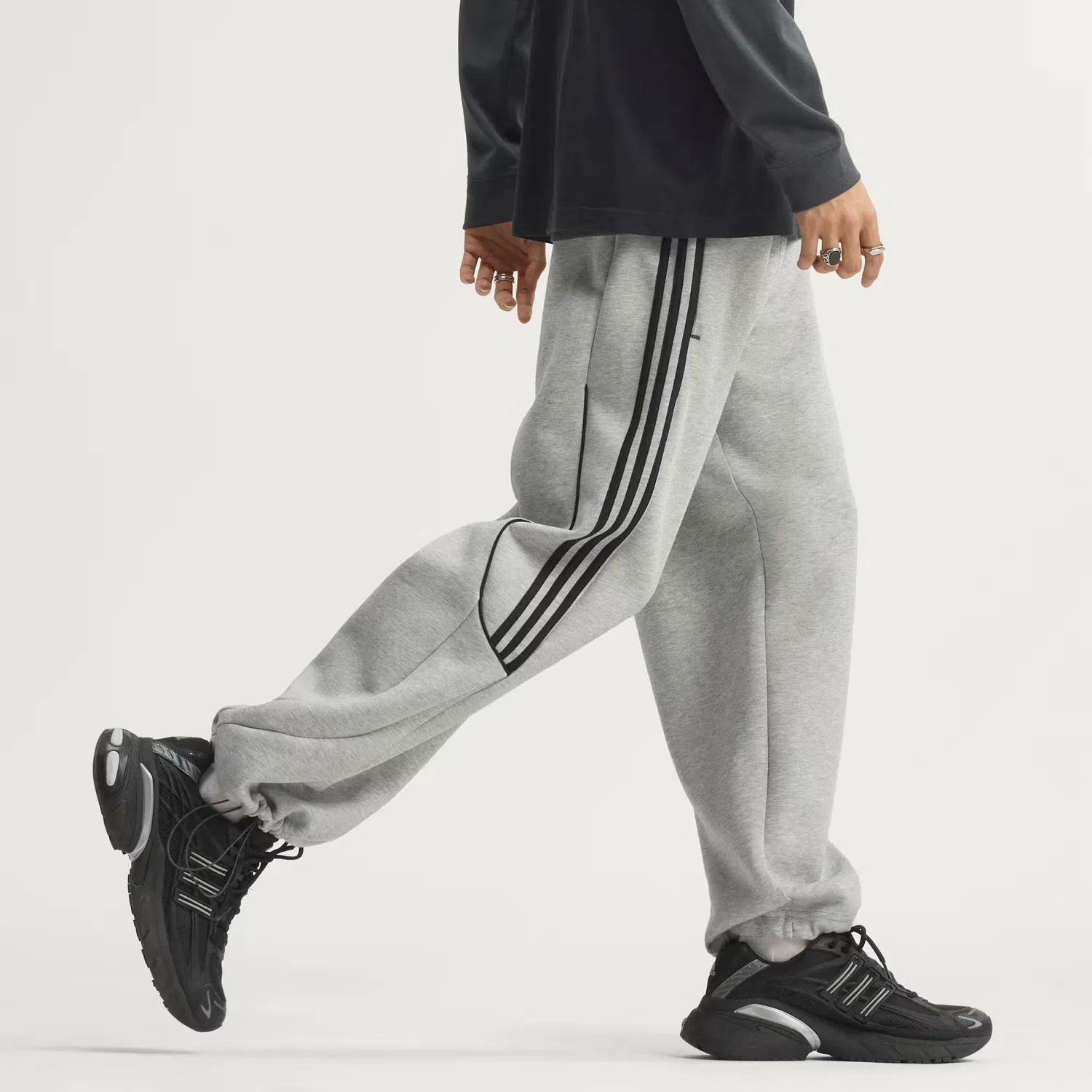 Мужские спортивные брюки свободного кроя Spacer Teamgeist 26 Cutline Adidas Originals, серый меланж