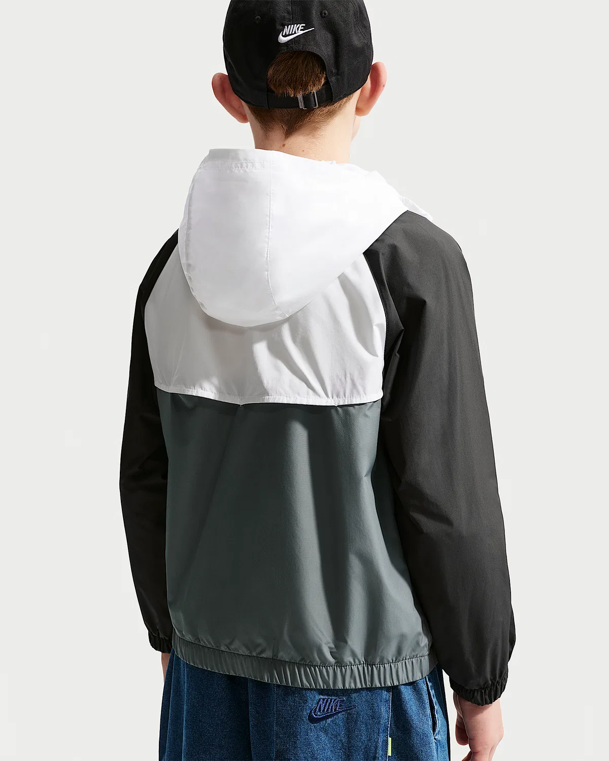 Детская куртка с капюшоном Nike Sportswear Windrunner Repel, White/Smoke Grey/Black/Black — фото 2