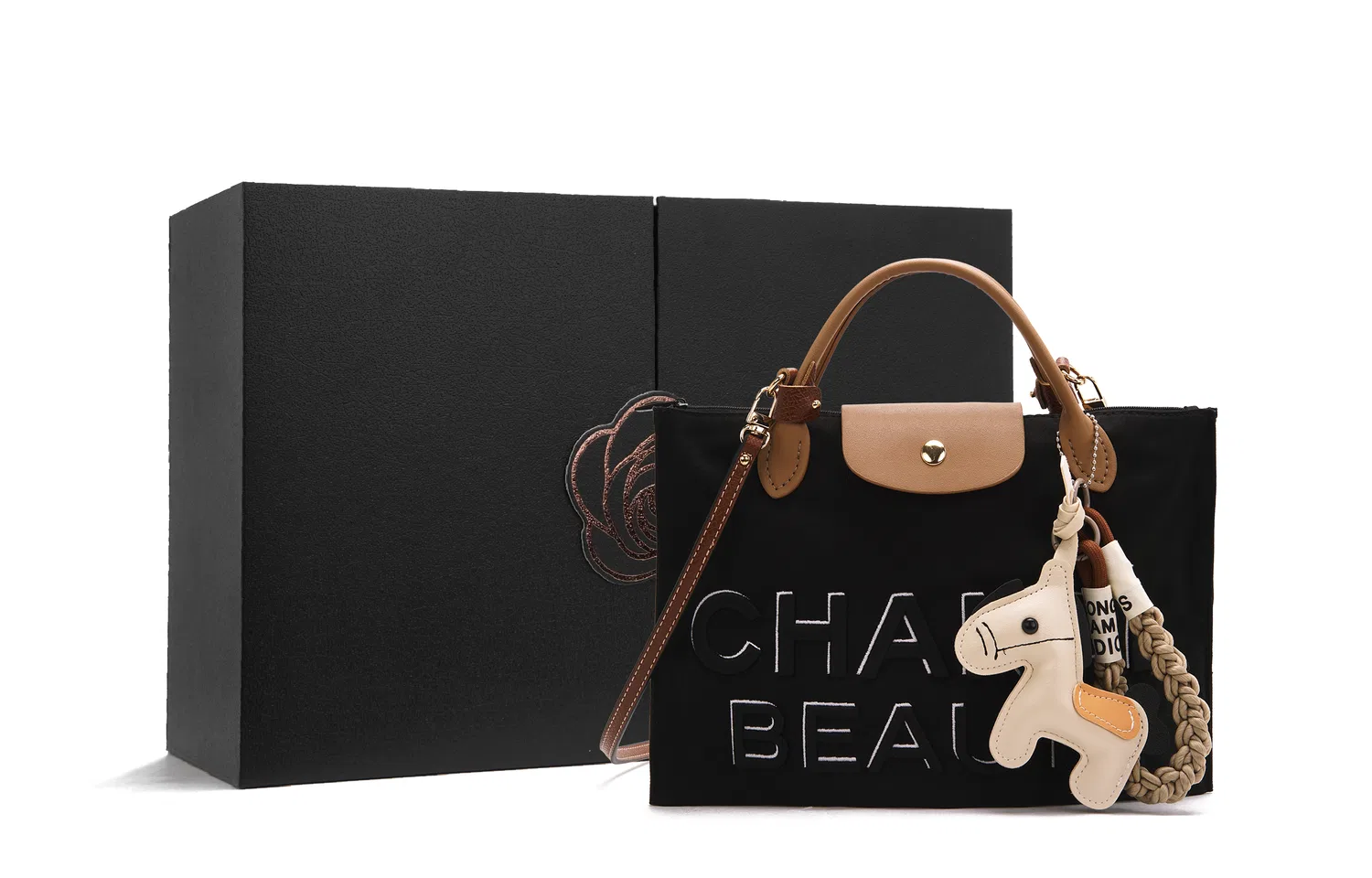 Женская косметичка для макияжа с принтом Cocoa White Horse Jinx Doll, CHANEL, Black