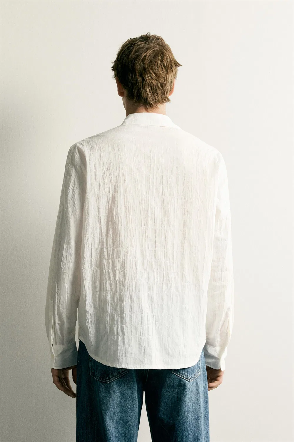 Рубашка свободного кроя с застежкой-бабочкой из подходящей ткани. ZARA, White — фото 3