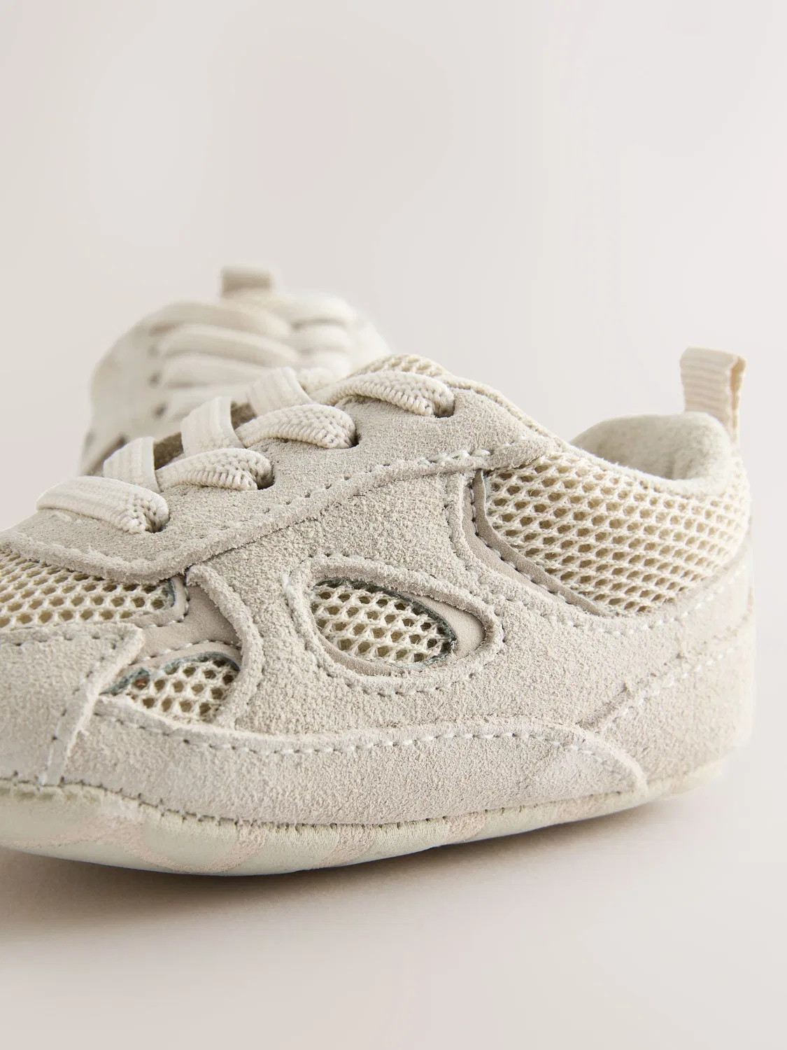 Кроссовки с эластичными шнурками Neutral Baby Elastic Lace Slip-Ons Trainers Next, нейтральный — фото 3