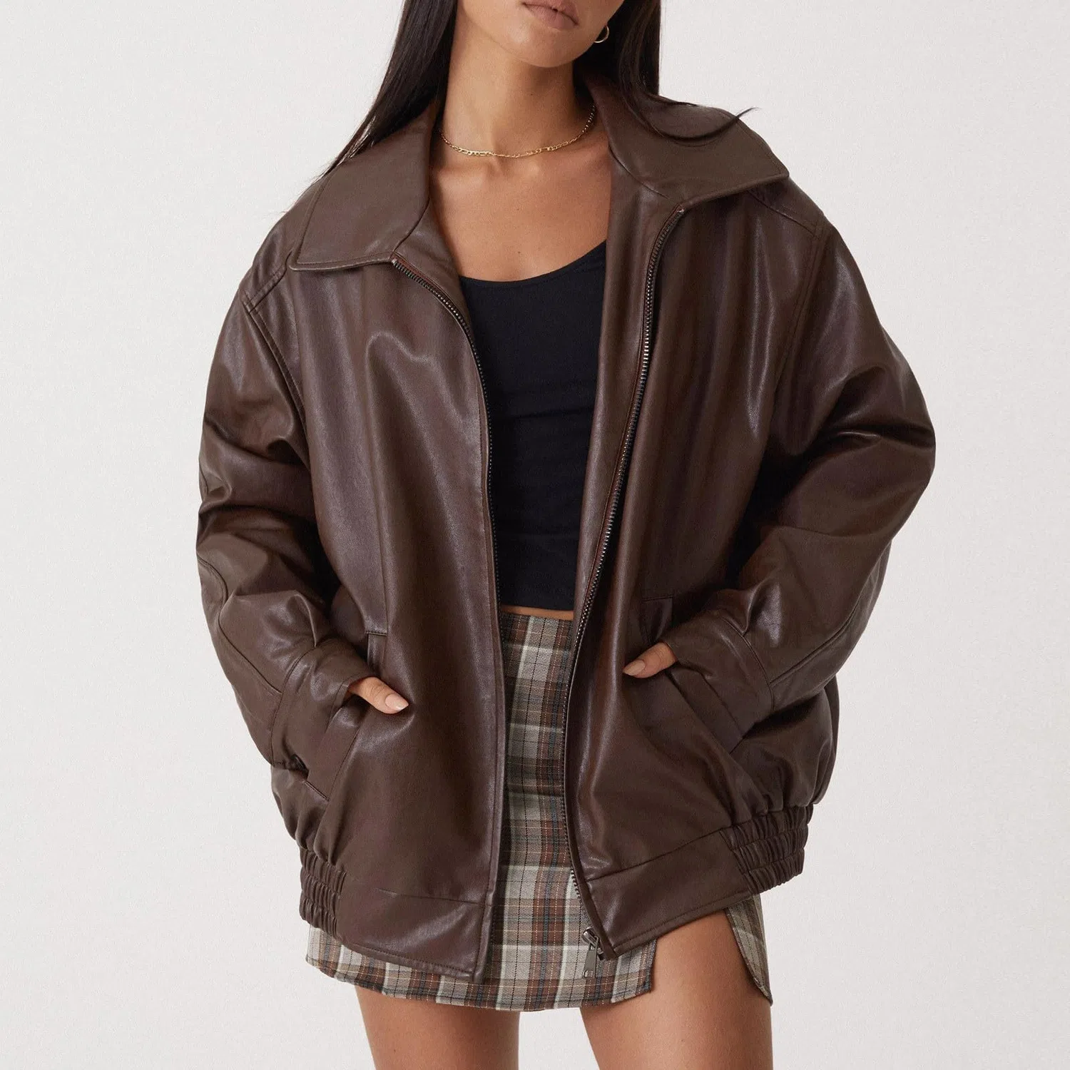 Женское кожаное пальто с однотонным цветом на осень/зиму, brown — фото 3