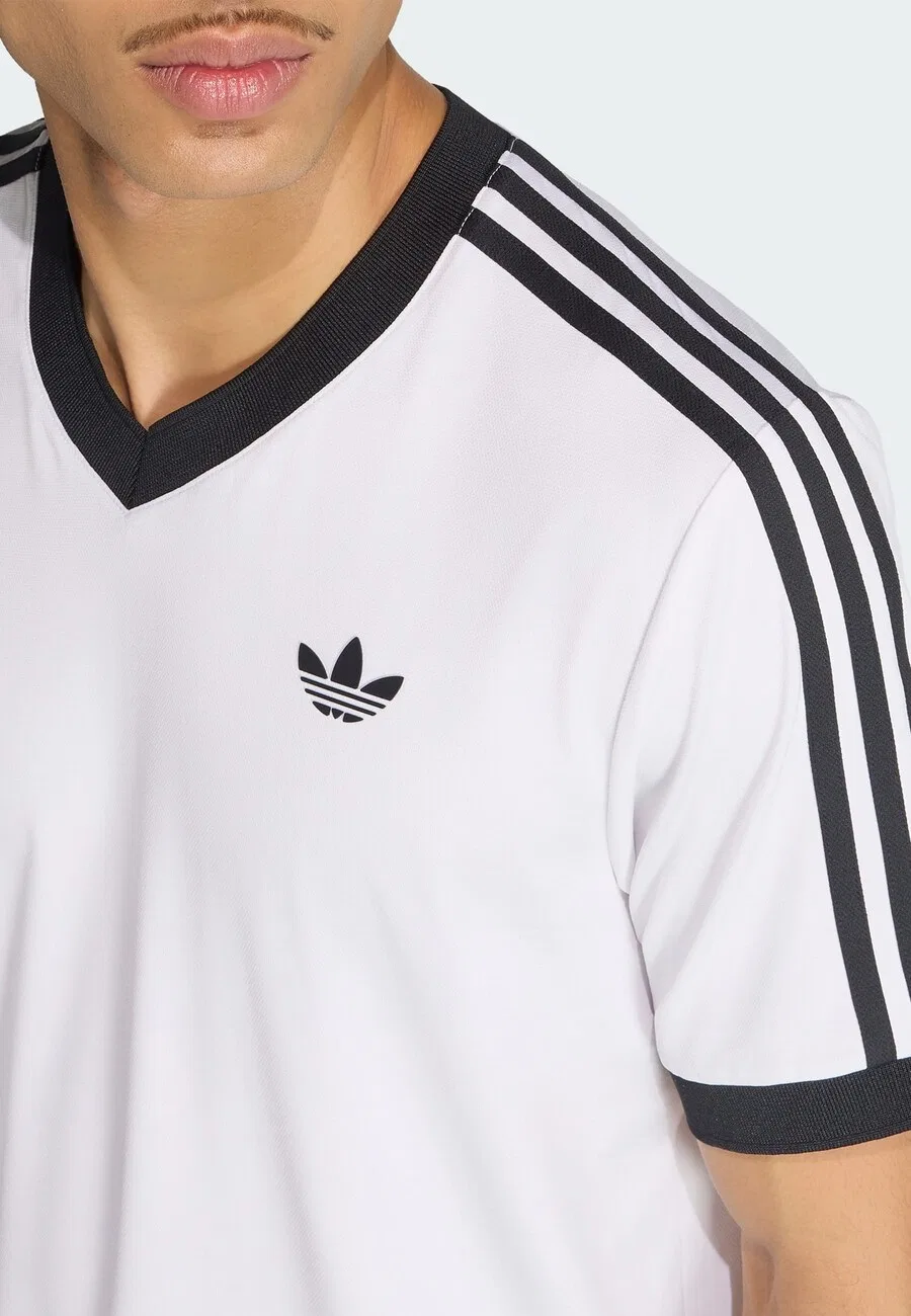 Футболка ADIDAS PERFORMANCE Performance Shirt 'Classics' белого цвета — фото 4