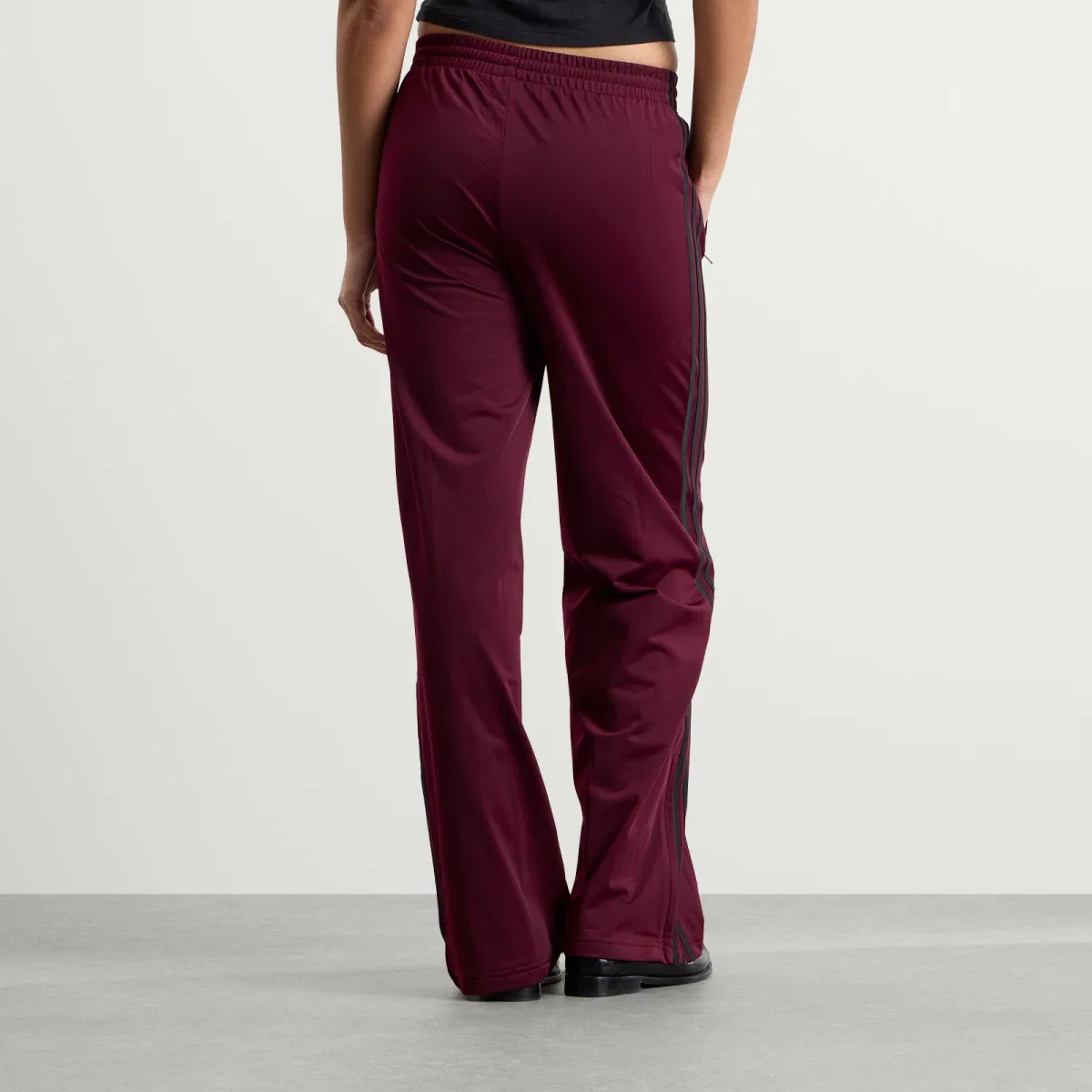 Женские спортивные брюки свободного кроя Firebird Adidas, Maroon & Black — фото 3