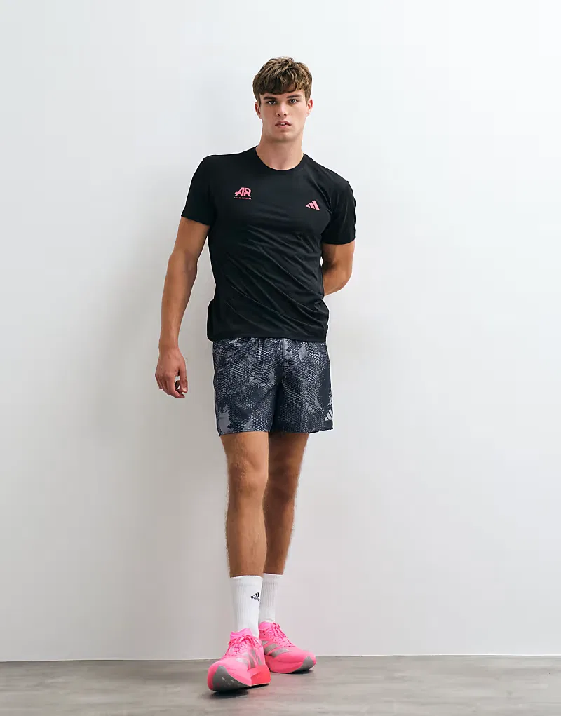 Футболка Adidas Running adi365 AR с принтом на спине, черно-розовая — фото 3