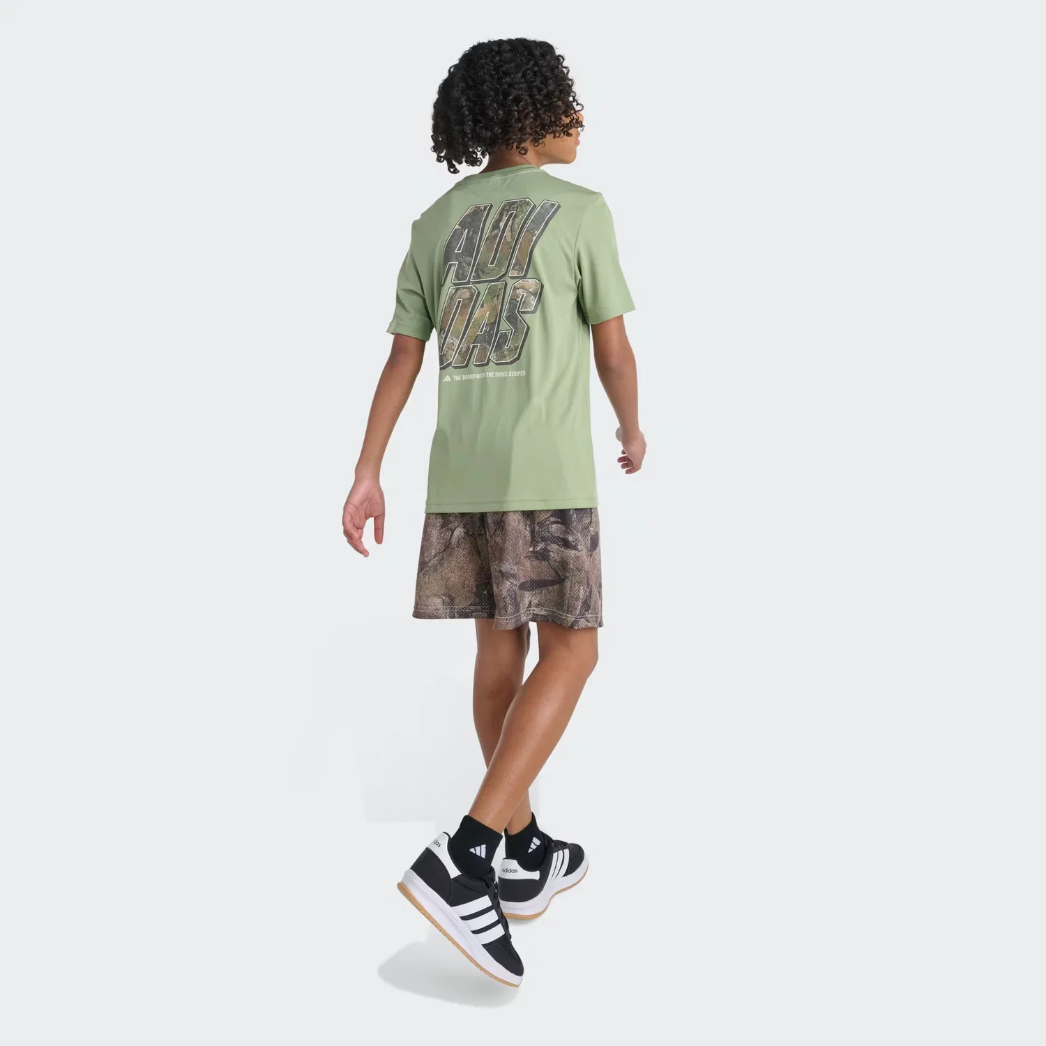 Детские шорты с камуфляжным принтом AOP Rock Camo Adidas Sportswear, хаки — фото 2
