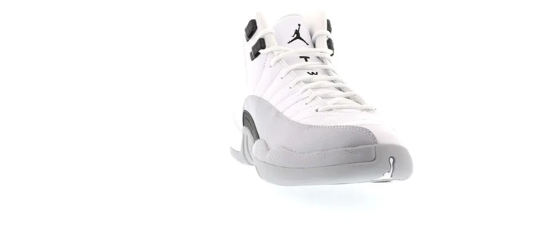Детские кроссовки Lifestyle с белым тисненым верхом Jordan 12 Retro, White/Black-Wolf Grey — фото 2