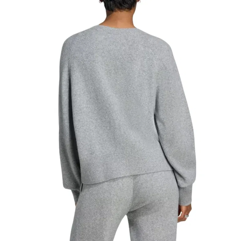 Женская футболка Essentials Knit Sweatshirt Asia Sizing 'Medium Grey Heather' adidas, Medium Grey Heather — фото 3
