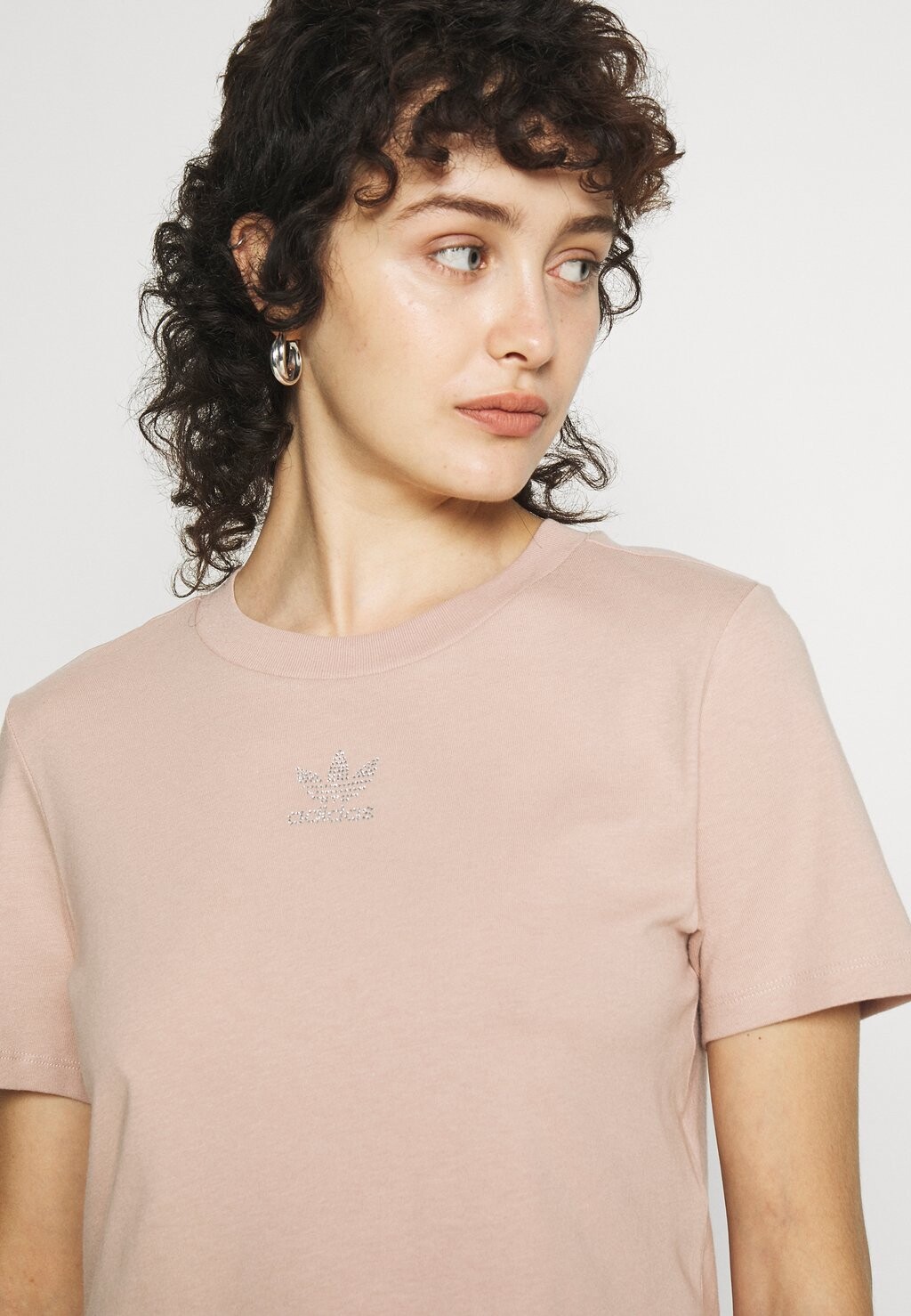 

Базовая футболка CROPPED TEE adidas, бежевый
