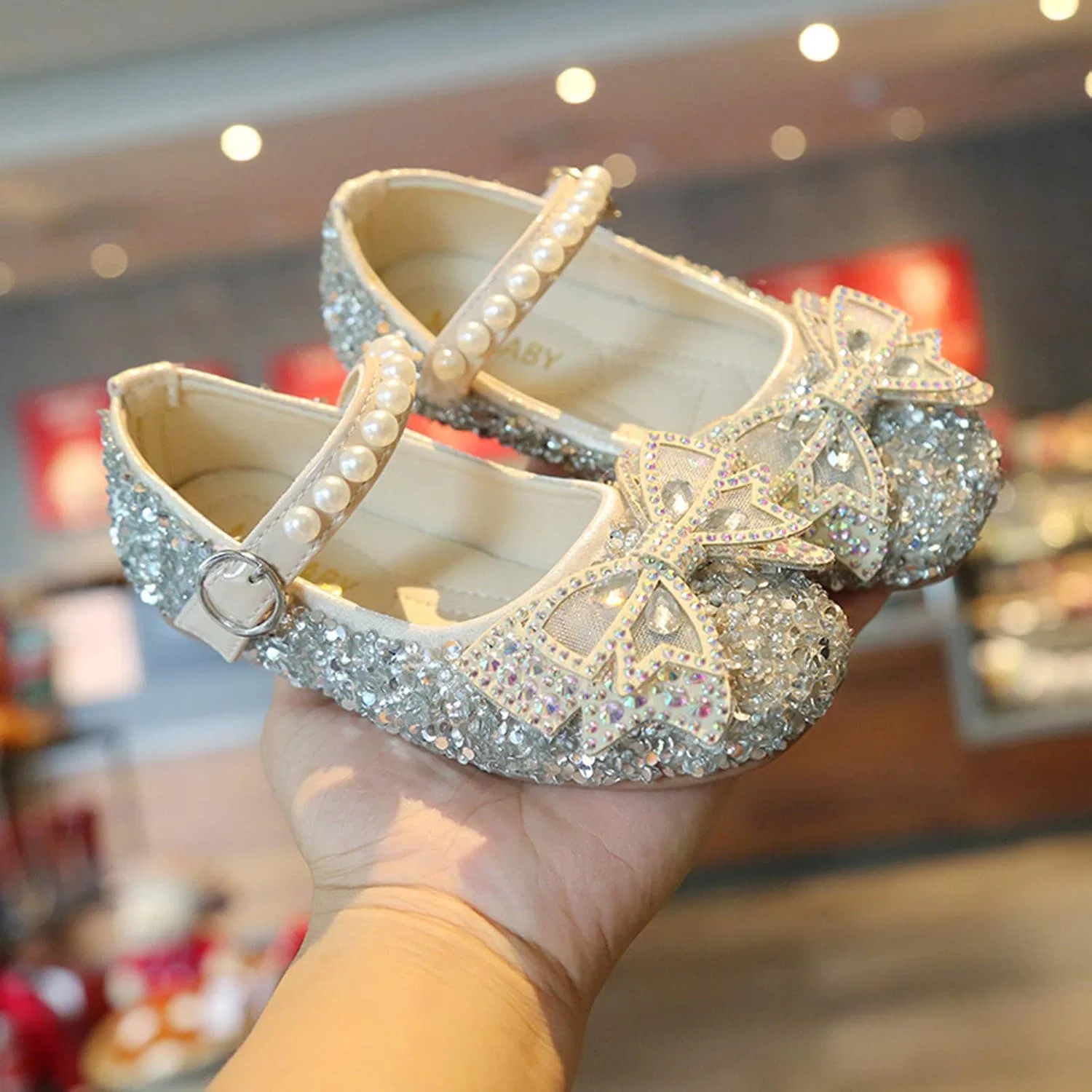 Детские туфли Мэри Джейн для девочек с бантом и жемчугом Sparkle Ballet Flats, White — фото 3