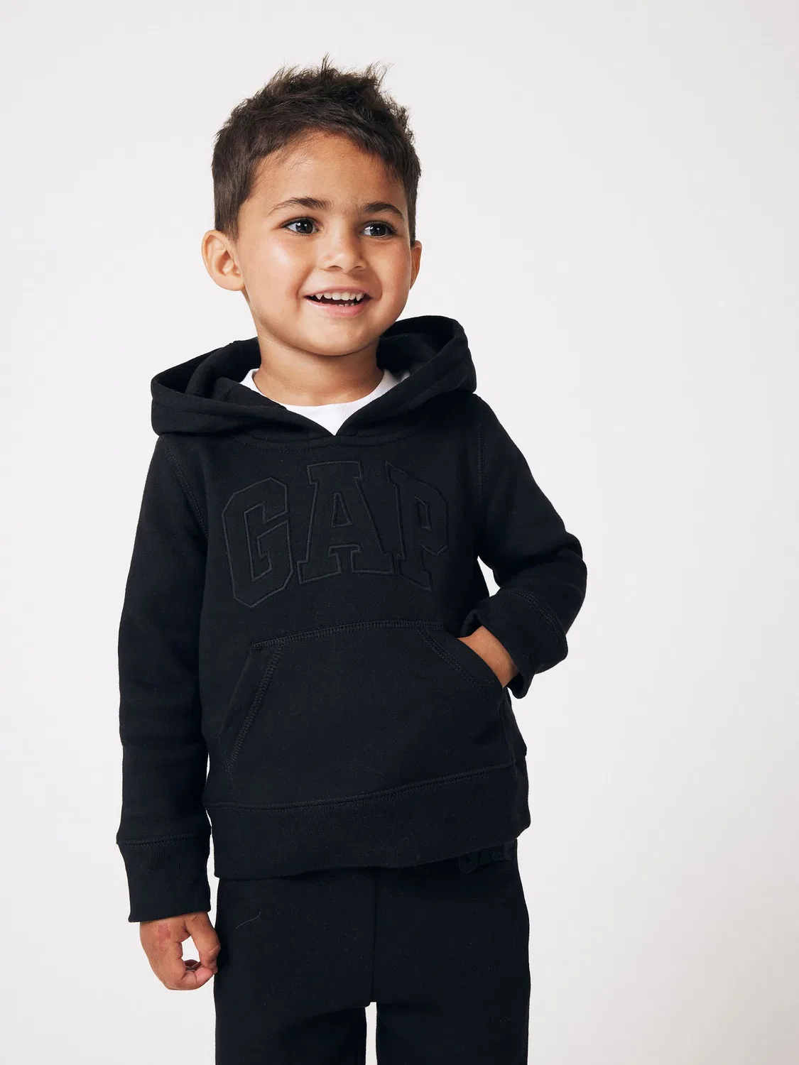 Худи Gap с логотипом на флисовой подкладке, черное