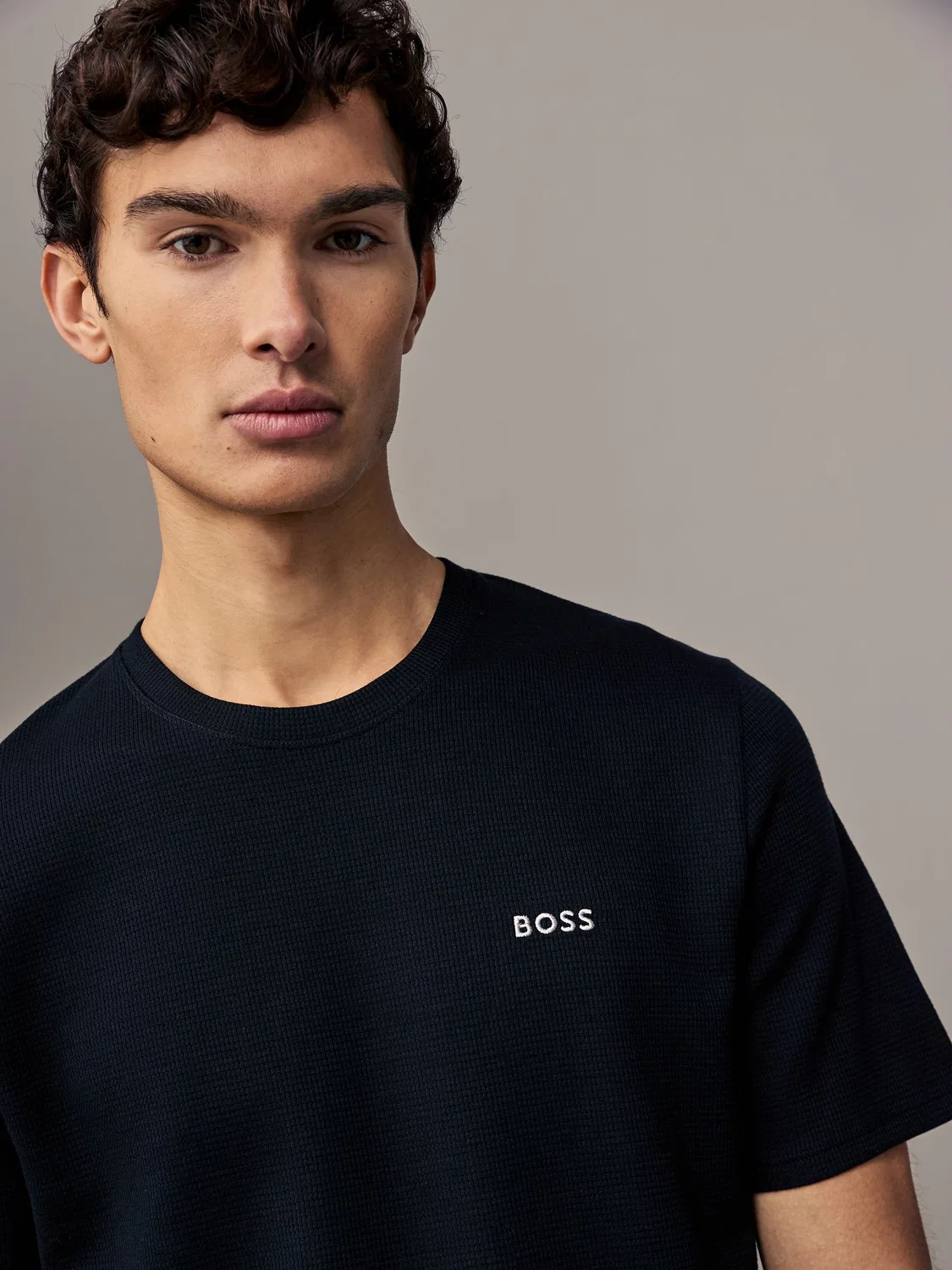 Черная футболка с логотипом BOSS и вафельной текстурой с короткими рукавами — фото 3