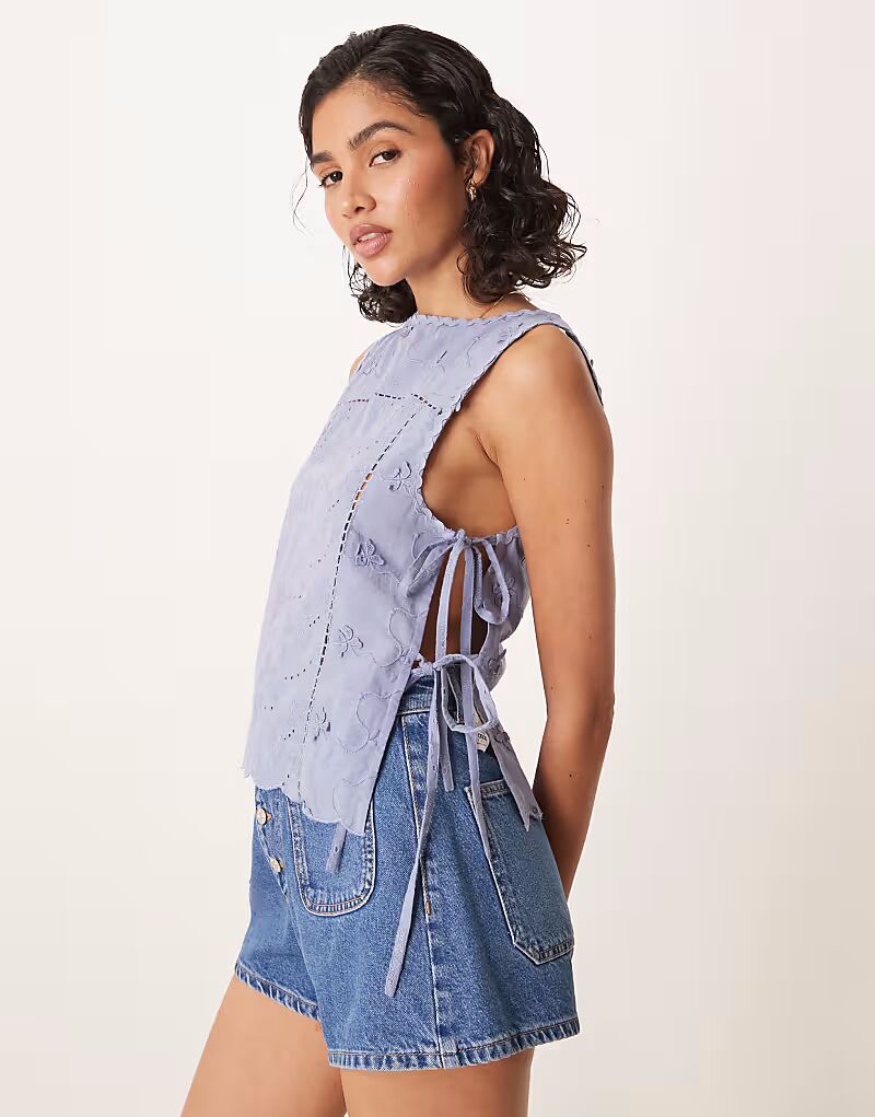 

Синий топ с вышивкой и завязками по бокам от ASOS DESIGN