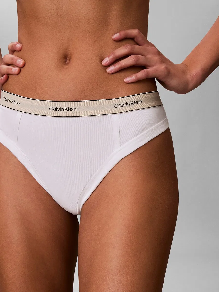 Трусики-стринги Calvin Klein белого цвета — фото 3